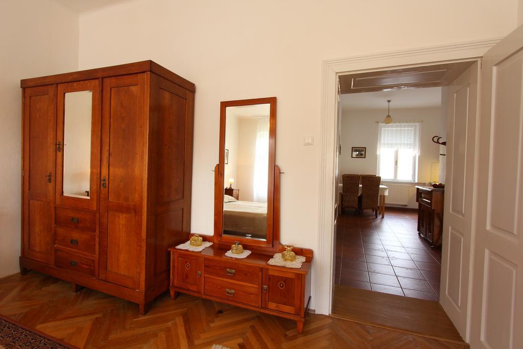 Penzion Jelen Vranov nad Dyjí Cameră foto