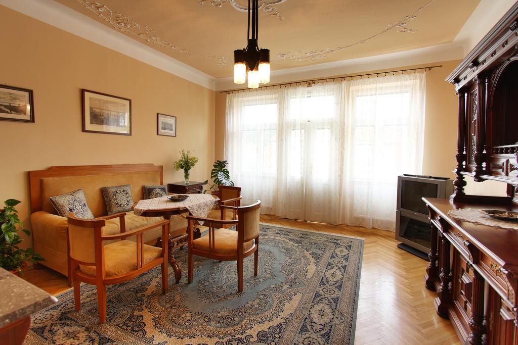 Penzion Jelen Vranov nad Dyjí Cameră foto