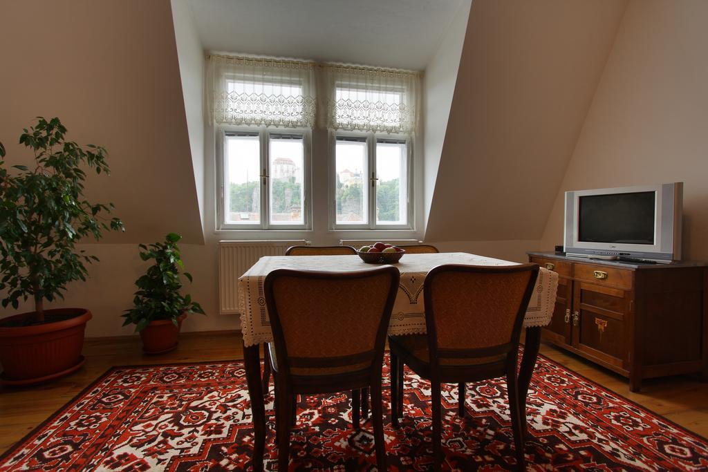 Penzion Jelen Vranov nad Dyjí Cameră foto