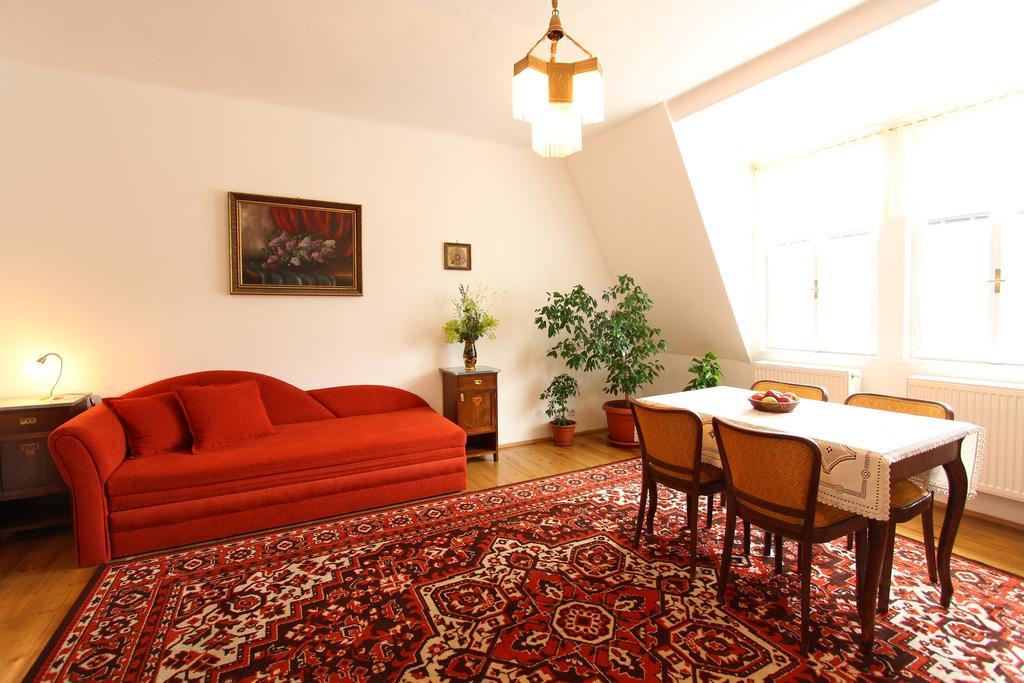 Penzion Jelen Vranov nad Dyjí Cameră foto